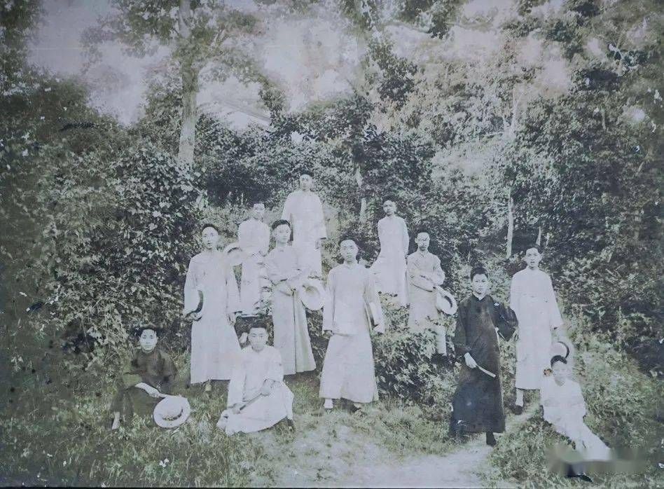 德兴学子在芝山合影1924年